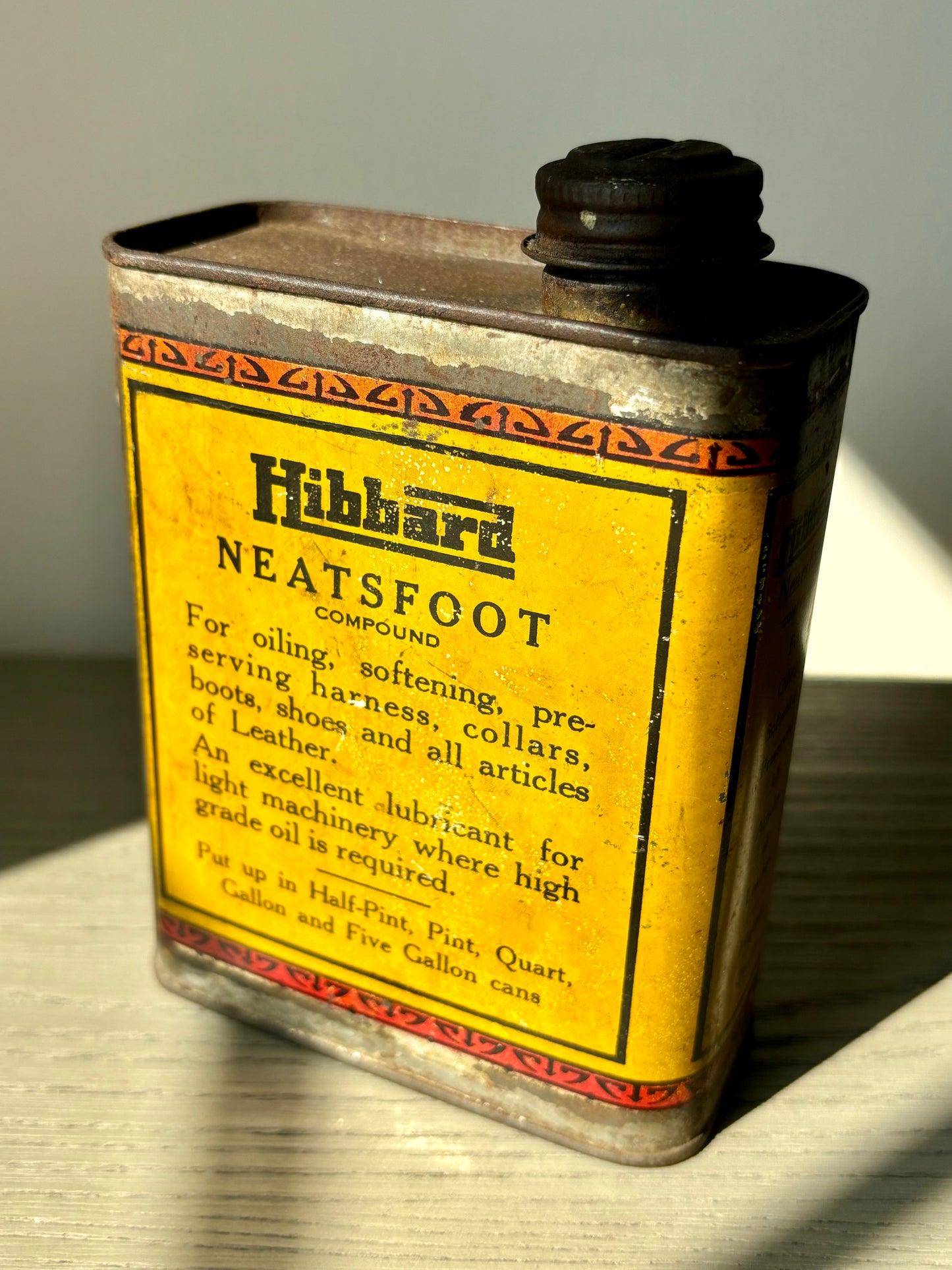 Hibbard NEATSFOOT Compound - 1 pint tin (Chicago)