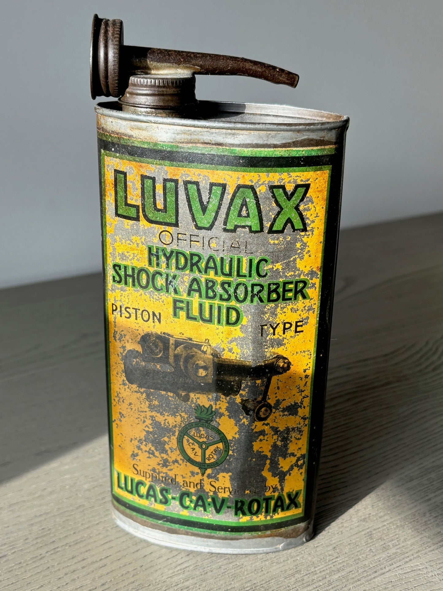 LUVAX oil can