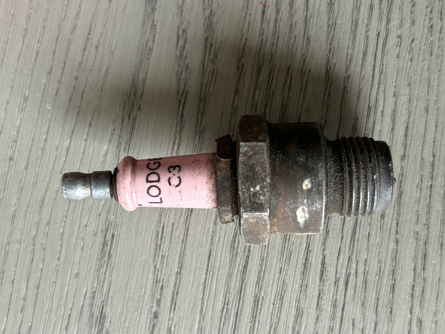 LODGE Spark Plug in tin