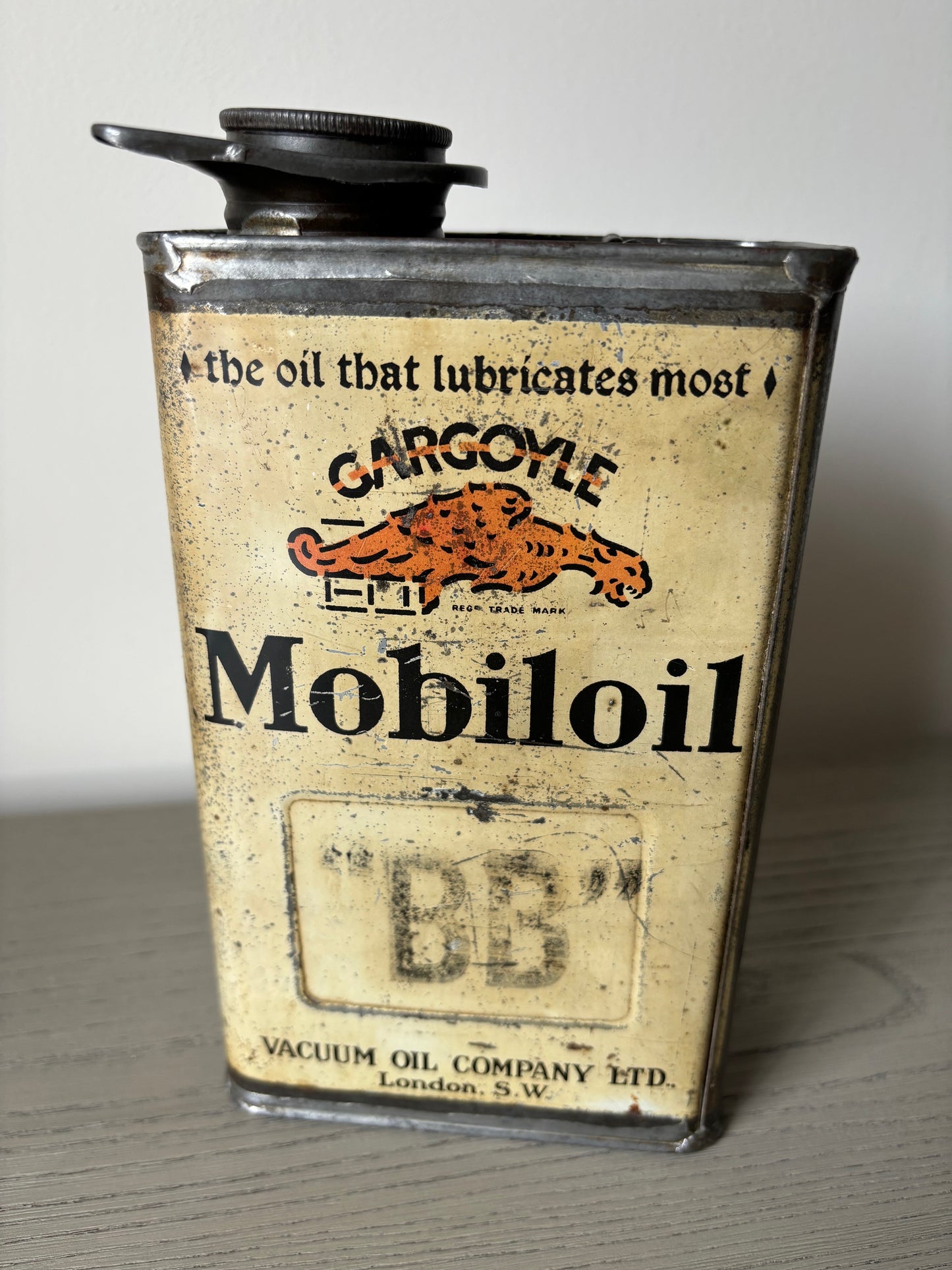 Mobiloil "BB" oil can