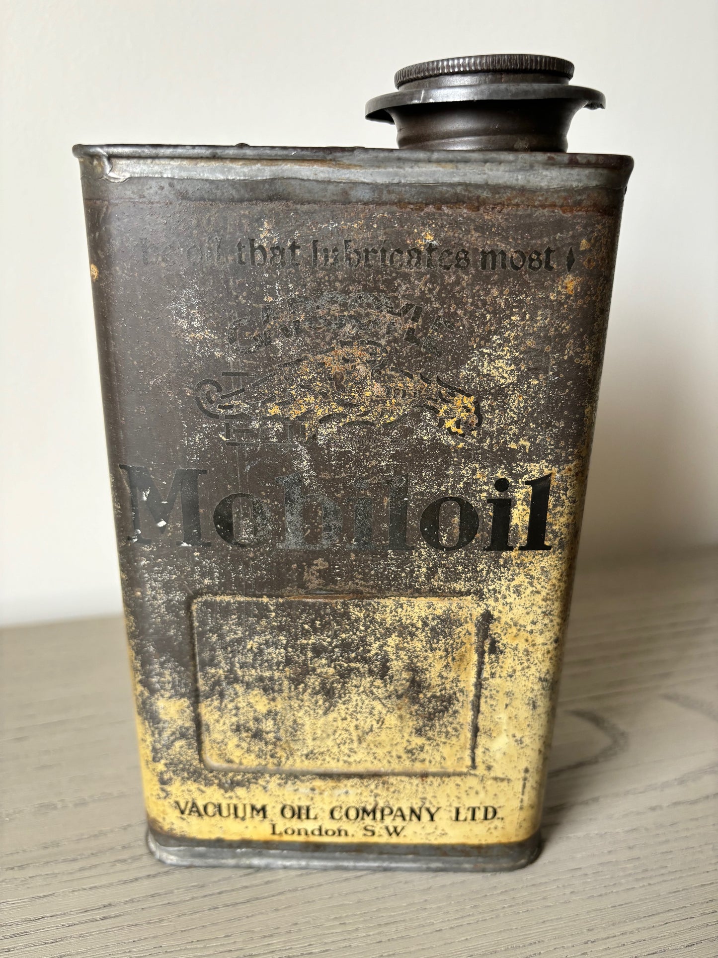 Mobiloil "BB" oil can