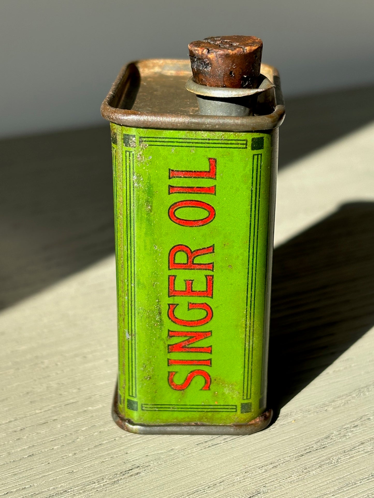 SINGER oil can