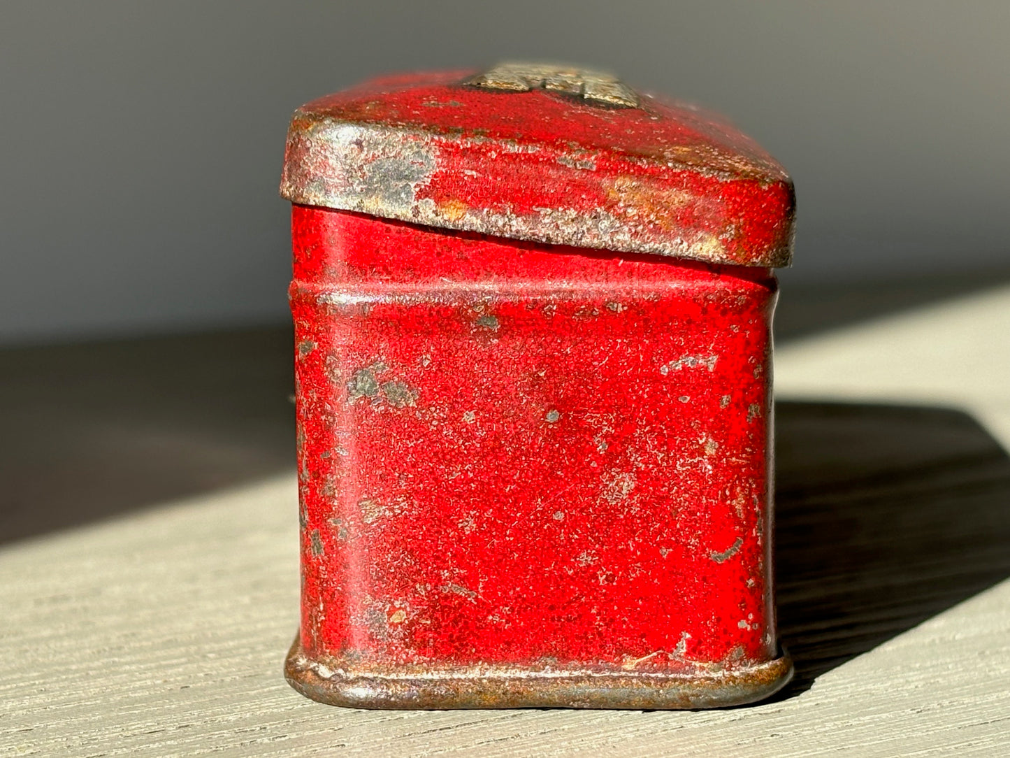 LODGE Spark Plug tin